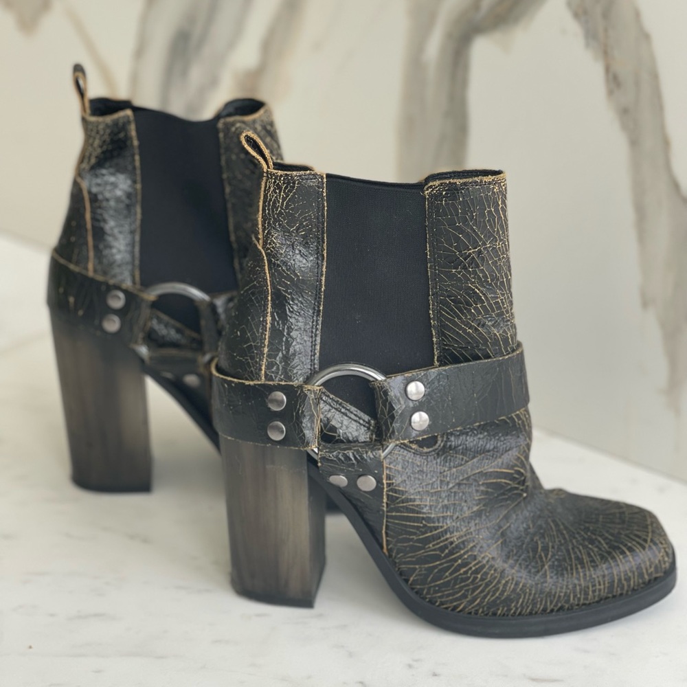 Heeled biker boots